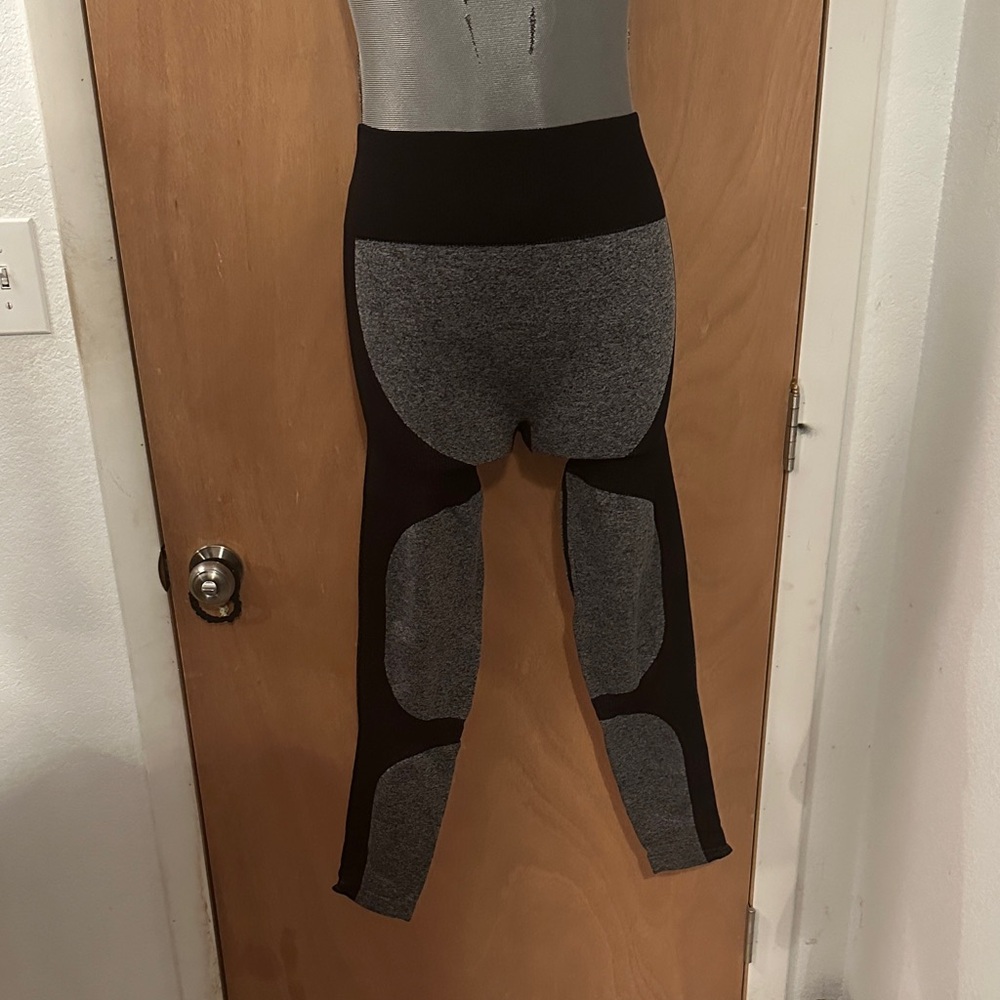 Women’s Gray and Black Leggings